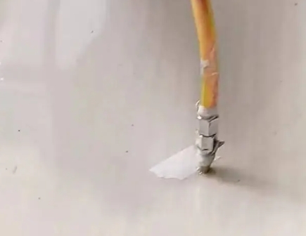 苍梧瓷砖空鼓维修公司专业解答在瓷砖铺贴过程中，如果使用的砂料过粗（如全部使用了粗砂），可能会导致以下问题